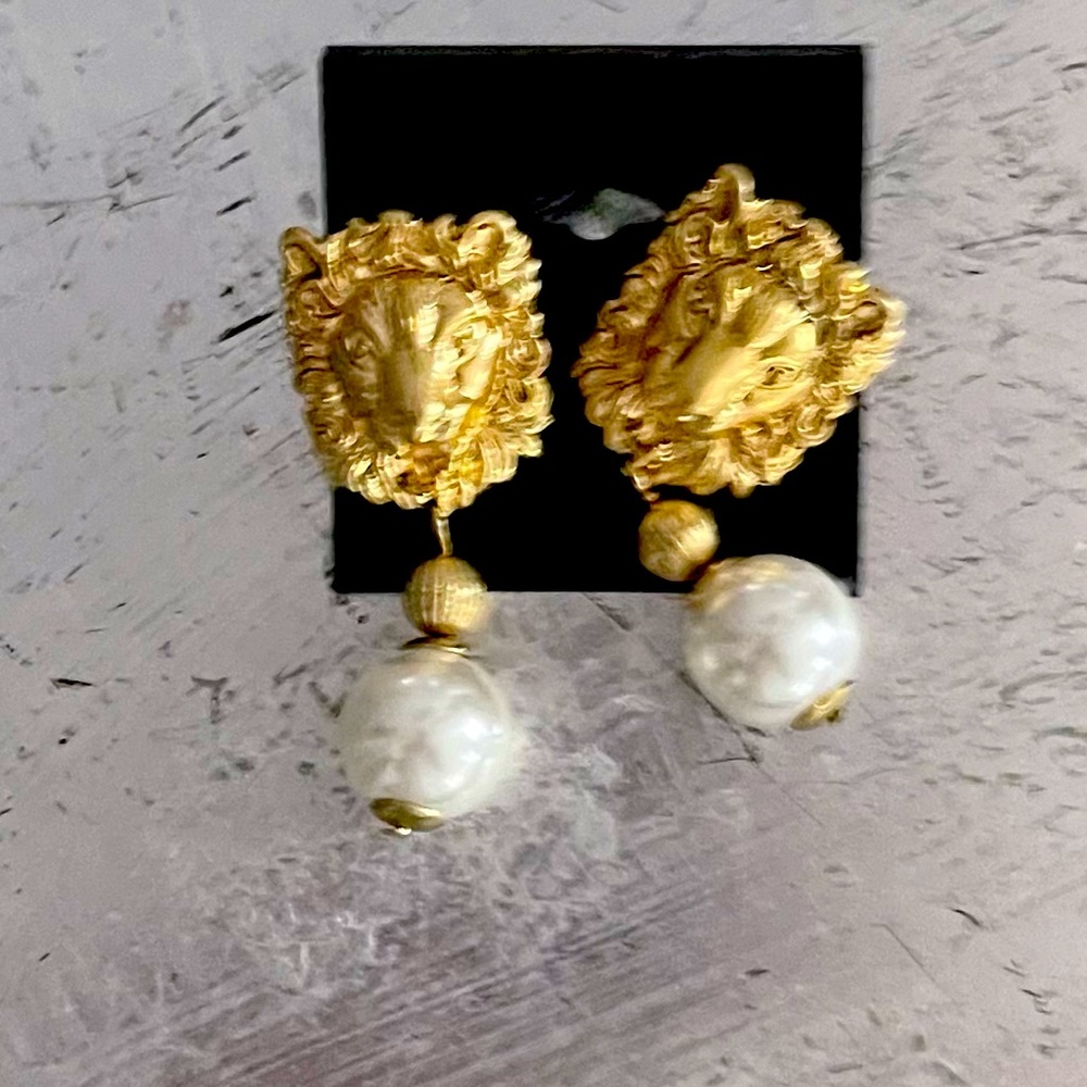Lionhead Pearl Earrings